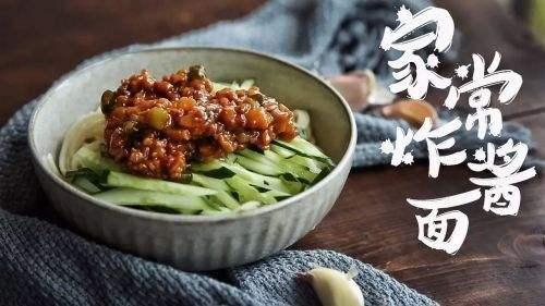 大瓜头吃炸酱面视频大全,视频大全带你领略地道美食魅力