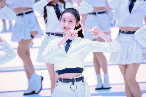 张艺凡快本吃瓜视频,揭秘娱乐圈幕后真相