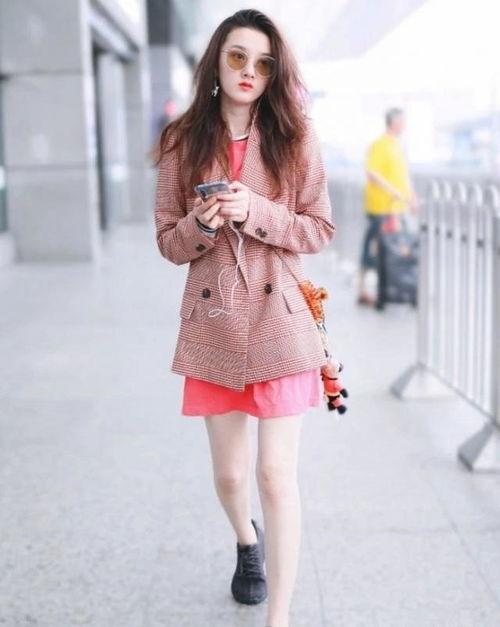 吃瓜街拍美女视频,捕捉都市美女的时尚风采