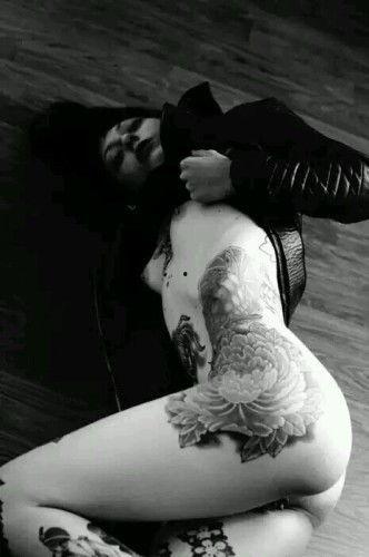 美女纹身吃瓜视频下载安装,轻松获取热门内容